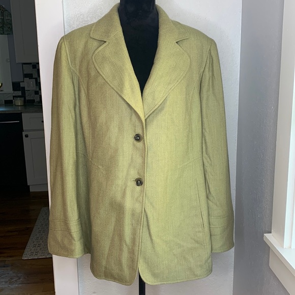 Ellen Tracy Jackets & Blazers - Ellen Tracy sage green blazer lined 3/4 sleeves wool cashmere blend 2 button